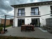 Foto - Neuwertige Doppelhaushälfte KFW 55 PV-Anlage & großem Garten
