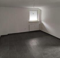 55 m² DG-Wohnung mit EBK, 2 ZKB, Keller – Neu renoviert - Kassel Philippinenhof-Warteberg