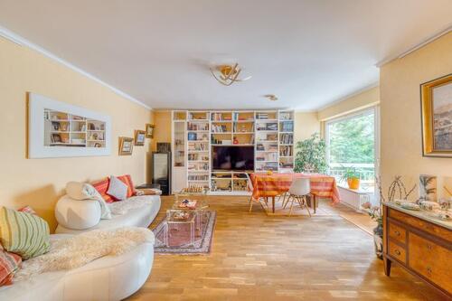 Foto - Provisionfrei: Stunning 2-Bedroom Flat with Lake View & Pool