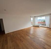 Helle 3Zi Wohnung, saniert, 2 Balkone, Blick in die Ferne - Saarlouis