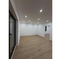 Erstbezug nach Renovierung: 3,5-Zi-EG-Wohnung mit Terrasse & TG-Stellplatz im 4-Parteienhaus - Krefeld Gellep-Stratum