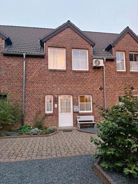 Foto - Mittelreihenhaus mit Garage und ausgebauten Speicher