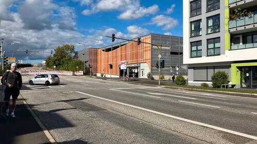 Foto - Überdachten Parkplatz in Bahnhofsnähe