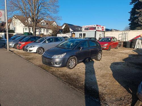 Foto - Parkplatz für Autohändler mit Büro – Top Lage