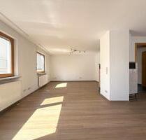 Wohnen wie im Eigenheim - großzügige 3,5 Zimmer Wohnung mit Garage und Garten in Großbottwar.