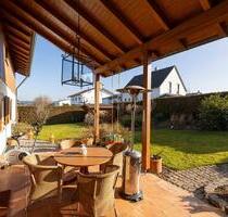 REMAX - Wohnen wie im Urlaub! - 3.000,00 EUR Kaltmiete, ca.  204,34 m² in Tiefenbach (PLZ: 84184)