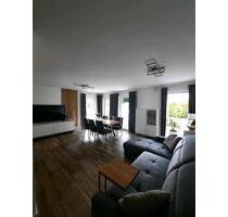 Moderne 4-Zimmer-Wohnung mit großem Garten und zwei Terrassen - Waldkraiburg