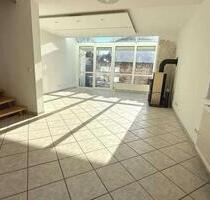 Reiheneckhaus mit Terrasse und Einbauküche, 5,5 Zimmer - Böblingen