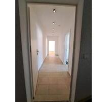 Schöne 2 Raumwohnung mit Stellplatz im Zentrum von Hohenmölsen - Lützen