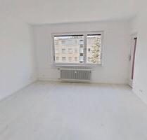 Helle 3 Zimmer Wohnung mit Loggia und Tageslichtbad - Berlin Steglitz-Zehlendorf