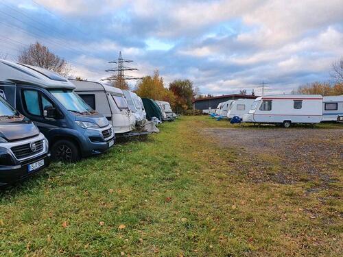 Foto - Abstellplatz für Wohnwagen, Wohnmobil, PKW etc. in VL zu verm.
