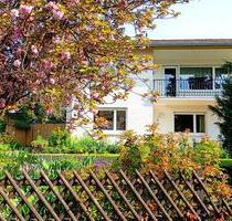 Zweifamilienhaus mit wunderschönem Garten und Doppelgarage - Ober-Olm