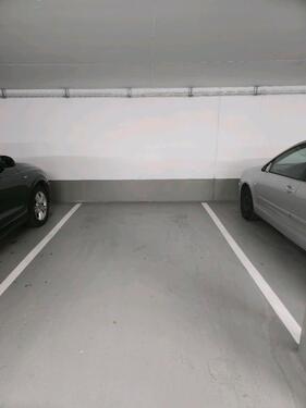 Foto - Tiefgaragenstellplatz zu vermieten.