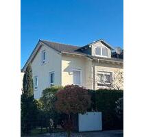 Helle Doppelhaushälfte mit Südgarten in Rödermark-Waldacker