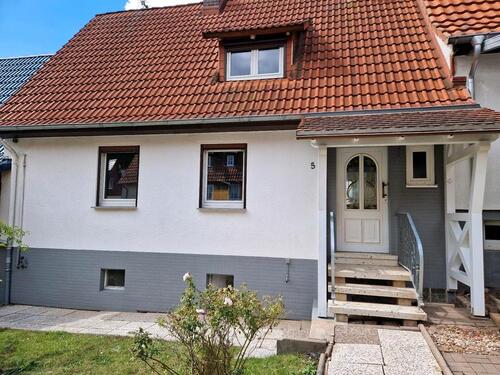 Foto - Einfamilienhaus mit Garten und Garage