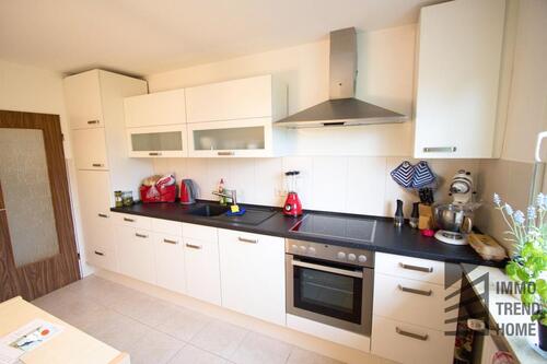 Foto - Diese Dachgeschosswohnung zur Miete bietet Ihnen auf ca. 87 m² ein Wohlfühlerlebnis mitten in einer ruhigen Siedlung. Die Wohnung besticht durch ihre einladende Raumaufteilung mit insgesamt drei...