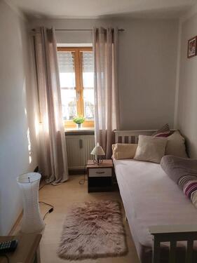 Foto - Zimmer, möbliert, für berufstätige Personen