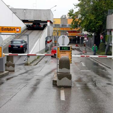 Foto - Garage im OEZ zu vermieten - 100,00 EUR Miete,