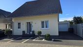 Foto - Einfamilienhaus Freistehend mit zwei Garagen in Niederzier