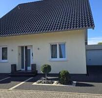 Einfamilienhaus Freistehend mit zwei Garagen in Niederzier
