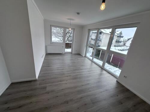 Foto - Modernisierte 2-Zimmer-Wohnung mit Balkon & Stellplatz