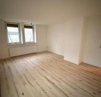 140 m2 - Kernsanierte 4-ZKB Erdgeschosswohnung, barrierefrei - Steinwenden