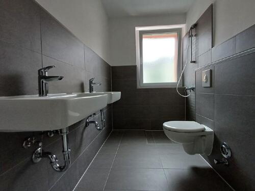 Foto - Geräumige 2-Zimmer-Whg mit Balkon in gedämmtem Haus