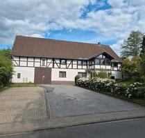 Wohnhaus mit Scheune und Stallungen - Kalefeld