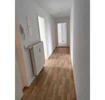 gemütliche 3-Raum-Dachgeschosswohnung mit ca. 59 m² - Glauchau