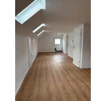 Lichtdurchflutete Dachgeschosswohnung - Kernsaniert - Niederwerrn