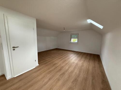 Foto - 1 Zimmer Dachgeschoßwohnung zur Miete in Niederwerrn