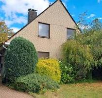 Freistehendes Einfamilienhaus mit traumhaftem Grundstück, Garage - Meerbusch