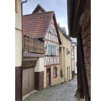 Mosbach-Stadt: gemütliche offene 2-Zimmer-Wohnung-Fachwerkhaus mi