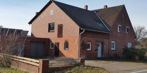Foto - Haus. Zweifamilienhaus mit 2.335 m² Grundstück in Petershagen.