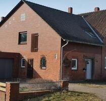 Haus. Zweifamilienhaus mit 2.335 m² Grundstück in Petershagen.