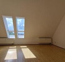 Helle Atelierwohnung in ruhiger Lage mit Pkw-Stellplatz - Hohenstein-Ernstthal