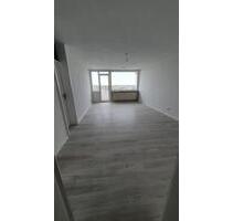 2 Zimmer Wohnung mit Fernsicht, neues Wannen-Badezimmer, Balkon - Spiesen-Elversberg