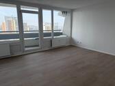 Foto - Erstbezug nach Sanierung: 4 Zi. Luxus-Wohnung im 11. OG Balkon
