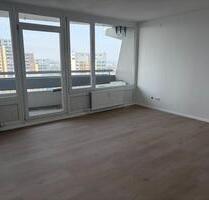 Erstbezug nach Sanierung: 4 Zi. Luxus-Wohnung im 11. OG Balkon - Frankfurt am Main Nord-Ost