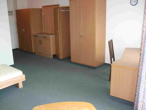 Foto - 1-Zimmer-App., möbliert, 2. OG mit Aufzug, Erlangen-Tennenlohe