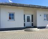 Foto - Modernes geräumiges helles Haus mit Garten und großer Garage
