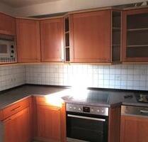 Koblenz-Karthause Süd: Renovierte 3 ZKB-Wohnung mit Einbauküche, Balkone und TG-Platz.