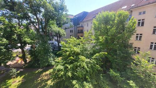 Foto - Helle, renovierungsbedürftige 2,5 Zimmer Altbauwohnung