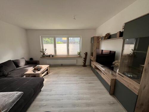 Foto - Haus mit Garten und Nebengebäuden zur Miete