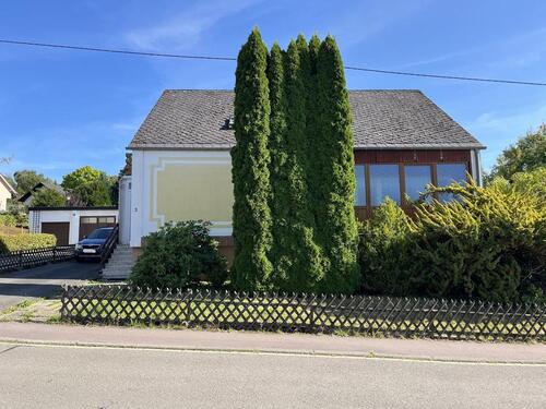 Foto - Handwerker aufgepasst: Freistehendes Einfamilienhaus