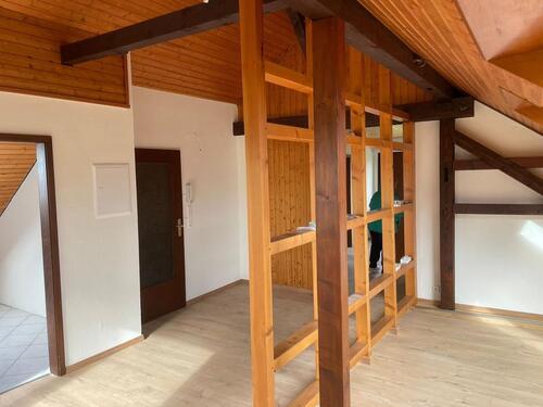 Foto - Frisch renovierte Dachwohnung - 850,00&nbsp;EUR Kaltmiete, ca.&nbsp; 72,00&nbsp;m&sup2;