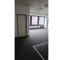 Büroräume mit 3 Zimmern - 590,00&nbsp;EUR Kaltmiete, ca.&nbsp; 68,00&nbsp;m&sup2; in Detmold (PLZ: 32756)