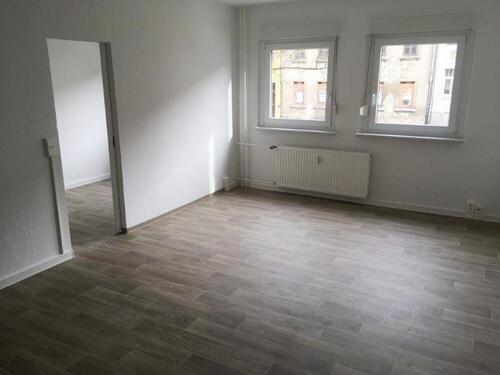 Foto - Neues Wohlfühlzuhause für Singles & Paare: Balkon, Badewanne und Citylage.