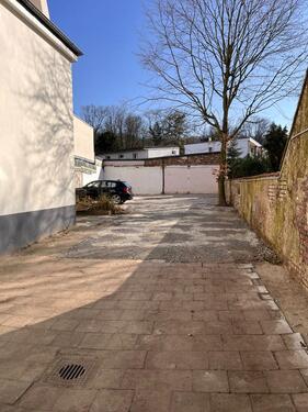 Foto - PKW-Stellplatz Oberrather Straße, 40472 Düsseldorf