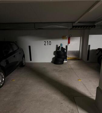 Foto - Parkplatz in Tief garage - 100,00&nbsp;EUR Miete,